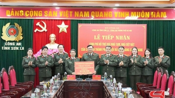 ប៉ូលិសក្រុងហាណូយ ឧបត្ថម្ភថវិកាចំនួន ៣ពាន់លានដុង ដើម្បីលុបបំបាត់ផ្ទះបណ្តោះអាសន្ន និងរលំនៅខេត្ត Son La