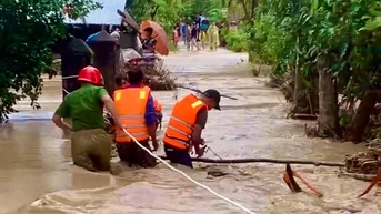 ភ្លៀង​ធ្លាក់​ខ្លាំង​បង្ក​ទឹក​ជន់​លិច​ក្នុង​ឃុំ Duc Binh អាជ្ញាធរ​មូលដ្ឋាន​អនុវត្ត​ផែនការ​ឆ្លើយតប​ក្នុង​កម្រិត​ខ្ពស់បំផុត