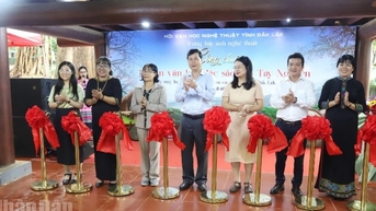 Trưng bày chuyên đề Cồng chiêng-Di sản văn hóa đặc...