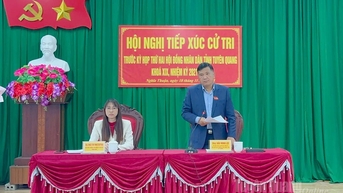 Phó Chủ tịch Thường trực HĐND tỉnh Hầu Minh Lợi tiếp xúc cử tri tại xã Nghĩa Thuận