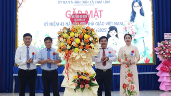 Xã Cam Lâm gặp mặt kỷ niệm 43 năm Ngày Nhà giáo Việt Nam