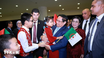 Thủ tướng Phạm Minh Chính và Phu nhân gặp mặt cộng đồng Việt Nam tại Algeria