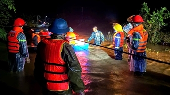 គ្រោះរអិលបាក់ដី មនុស្ស ១៨០នាក់ ត្រូវជម្លៀសជាបន្ទាន់នៅពេលយប់