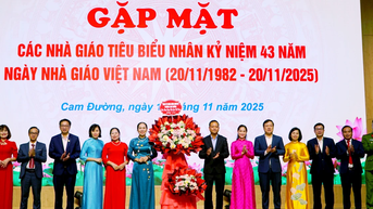 Cam Duong Ward ជួបជាមួយគ្រូឆ្នើម