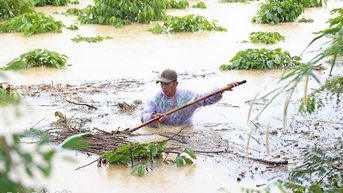 នាំប្រជាពលរដ្ឋទៅទីទួលសុវត្ថិភាព ជំនះផលវិបាកដោយទឹកជំនន់ជាបន្ទាន់