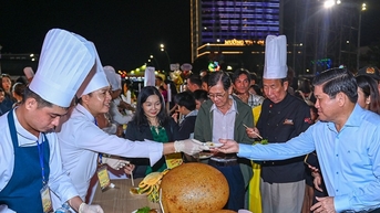 ផ្សព្វផ្សាយម្ហូបឆ្ងាញ់ៗពីក្តាម Ca Mau