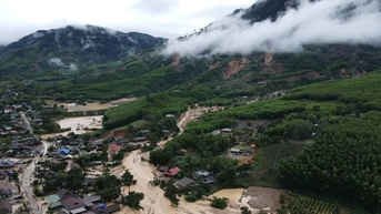 Khắc phục hậu quả mưa lũ, sớm ổn định cuộc sống người dân