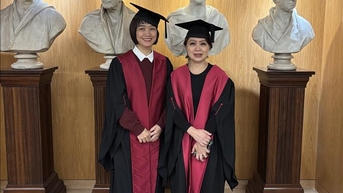 Hai bác sĩ Việt Nam nhận chứng chỉ thành viên của tổ chức ngoại khoa hàng đầu thế giới