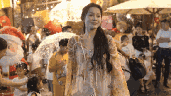 VIDEO: TP HCM rộn ràng không khí Giáng sinh, check-in cà phê ngắm "tuyết rơi"