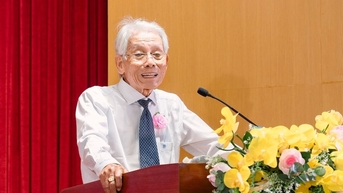 Phó giáo sư 90 tuổi tặng trường 2 tỷ đồng: Trả ơn cuộc đời đã cho tôi làm thầy