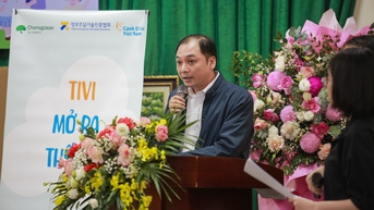 បរិច្ចាគទូរទស្សន៍ចំនួន ១២ គ្រឿង និងអំណោយដ៏មានអត្ថន័យជាច្រើនដល់សាលាបឋមសិក្សា Chu Phan ទីក្រុងហាណូយ