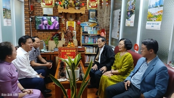 Bí thư Tỉnh ủy Lương Nguyễn Minh Triết thăm, chúc mừng Nhà giáo ưu tú Ngô Thị Loan