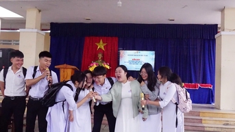 Xây trường học thân thiện từ tình bạn đẹp