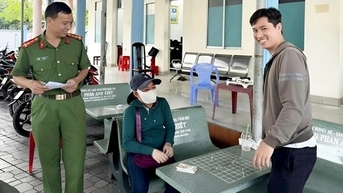 Nghĩa cử cao đẹp của người phụ nữ bán vé số