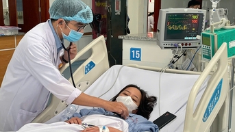 TP.HCM: Cứu sống nữ bệnh nhân bị sốt xuất huyết nguy kịch, liên tục tái sốc
