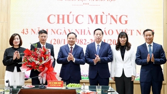 Bí thư Tỉnh uỷ Lê Minh Ngân thăm và chúc mừng Sở Giáo dục và Đào tạo Ngày Nhà giáo Việt Nam