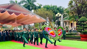 ថ្វាយផ្កា ធូប ឧទ្ទិសកុសល ដល់វីរៈជន...