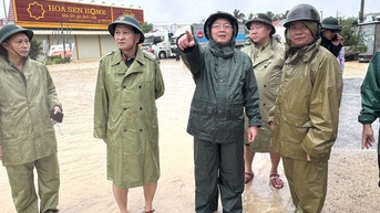 Phó Thủ tướng Hồ Quốc Dũng: Tập trung di dời dân, huy động tổng lực khắc phục chia cắt giao thông tại Đắk Lắk