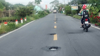 Vì sao quốc lộ 63 vừa láng nhựa lại xuống cấp, nhiều ổ gà?