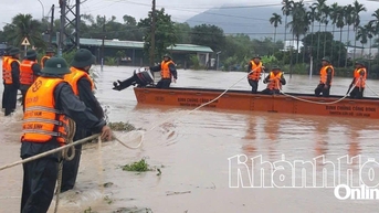 បញ្ជាការដ្ឋានការពារភូមិភាគទី៣ - ខេម ឡាំ ខិតខំជួយប្រជាពលរដ្ឋនៅតំបន់លិចលង់