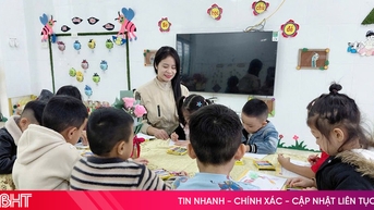 គ្រូ​មត្តេយ្យ​ផ្សព្វផ្សាយ​សេចក្ដី​ស្រឡាញ់​នៅ​តំបន់​ព្រំដែន Ha Tinh