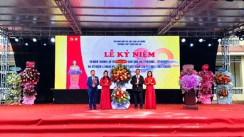 អបអរសាទរខួបលើកទី 20 នៃវិទ្យាល័យ Chu Van An (ថ្ងៃទី 27 ខែកញ្ញា ឆ្នាំ 2005 ដល់ថ្ងៃទី 27 ខែកញ្ញា ឆ្នាំ 2025) និងខួបលើកទី 43 នៃទិវាគ្រូបង្រៀនវៀតណាម (ថ្ងៃទី 20 ខែវិច្ឆិកា ឆ្នាំ 1982 ដល់ថ្ងៃទី 20 ខែវិច្ឆិកា ឆ្នាំ 2025)។