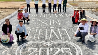 ការ​ធ្វើ​អំបិល ជា​ចំណុច​ពិសេស​មួយ​ដែល​បង្កើត​អត្តសញ្ញាណ​ពិសេស​សម្រាប់​វិស័យ​ទេសចរណ៍ Thieng Lieng