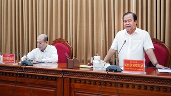 Phó Chủ tịch UBND tỉnh Nguyễn Minh Luân làm việc với VNPT-IT về tiến độ triển khai Thỏa thuận hợp tác chuyển đổi số 