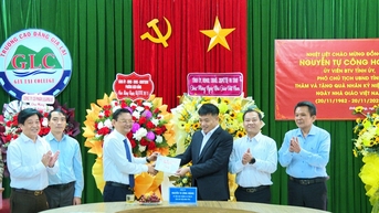 Phó Chủ tịch UBND tỉnh Nguyễn Tự Công Hoàng thăm, chúc mừng Trường Cao đẳng Gia Lai