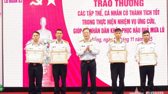 Lữ đoàn Công binh 83 khen thưởng các tập thể, cá nhân giúp dân khắc phục hậu quả mưa, lũ