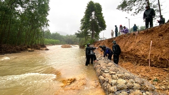 Huy động lực lượng Quân đội khắc phục sạt lở tại xã Hưng Lộc