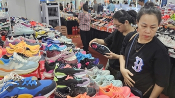 នៅចុងឆ្នាំនេះ តើប្រជាជននៅទីក្រុងហូជីមិញអាច "បរបាញ់" ទំនិញម៉ាកល្បីៗដោយមានការបញ្ចុះតម្លៃរហូតដល់ 80% នៅឯណា?