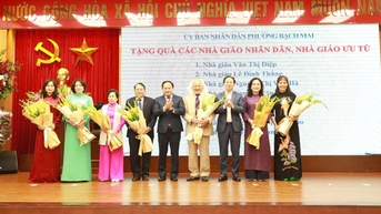 Phường Bạch Mai: Tuyên dương các điển hình tiên tiến, nhà giáo tiêu biểu