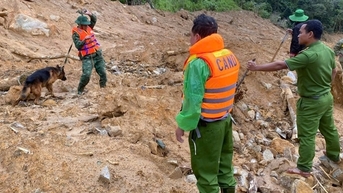Tìm thấy nạn nhân đầu tiên vụ sạt lở núi làm 3 người mất tích ở biên giới Đà Nẵng