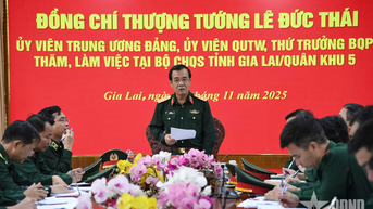 Thượng tướng Lê Đức Thái thăm, nắm tình hình tại Bộ CHQS tỉnh Gia Lai