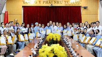 Ngày Nhà giáo Việt Nam, thầy thuốc tri ân thầy cô giáo là bệnh nhân ung thư