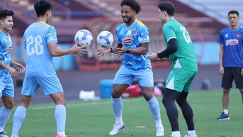 Tuyển Việt Nam - tuyển Lào: Nguyễn Xuân Son dự bị