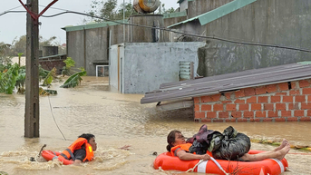 Trường Quân sự Quân đoàn 34 cứu dân trong nguy nan