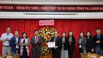 Lãnh đạo UBND tỉnh Lâm Đồng chúc mừng các cơ sở giáo dục nhân ngày Nhà giáo Việt Nam 20/11