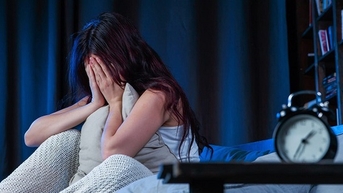 ហេតុអ្វីបានជាមនុស្សវ័យកណ្តាលងាយទទួលរងនូវការគេងមិនលក់ និងមធ្យោបាយដោះស្រាយដ៏មានប្រសិទ្ធភាព