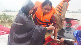 ទឹកជំនន់នៅ Gia Lai៖ "គ្រឿងសង្ហារឹម ទូទឹកកក ម៉ាស៊ីនបោកគក់... ត្រូវបានទឹកជន់លិចពេញរបង"