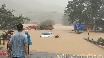 ឃុំណាំខាញ់វិញ ជម្លៀសប្រជាពលរដ្ឋជាង១០០០គ្រួសារទៅទីទួលសុវត្ថិភាពជាបន្ទាន់។