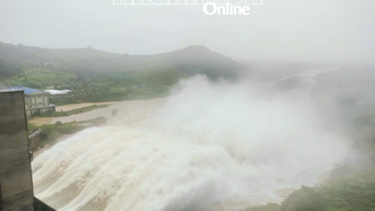 បឹង Song Cai បើកទ្វារចំនួន 5 ដែលមានកំពប់ទឹកជិត 1,400 m³/s