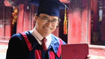 ពិធីករ 'នាគមាស' ទទួលបណ្ឌិត