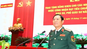 ក្រសួងការពារជាតិ ផ្តល់រង្វាន់ដល់លោកគ្រូ អ្នកគ្រូ ដែលមានឋានន្តរស័ក្តិជាសាស្រ្តាចារ្យ និងសាស្ត្រាចារ្យរង។