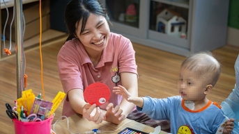 Lớp học đặc biệt gieo niềm tin sống cho bệnh nhi ung thư