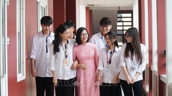 បង្កើតលក្ខខណ្ឌទាំងអស់ដើម្បីឱ្យគ្រូបង្រៀនមានអារម្មណ៍ថាមានសុវត្ថិភាពក្នុងវិជ្ជាជីវៈរបស់ពួកគេ។