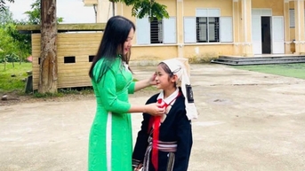 ផ្លាស់ទីដោយគ្រូបង្រៀន 'សាបព្រួសសំបុត្រនៅលើថ្ម' នៅព្រំដែននៃមាតុភូមិ