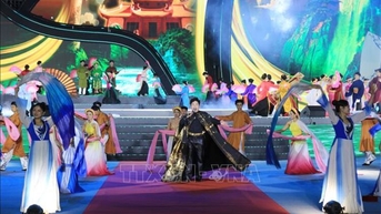 Sắc màu văn hóa Việt Nam và Trung Quốc trong đêm khai mạc Festival sông Hồng đầu tiên