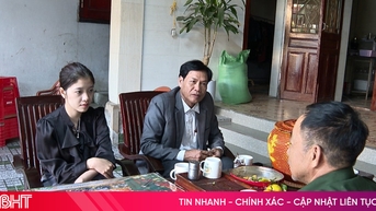 Tranh cãi việc chụp ảnh kỷ niệm cho CCB, tự nguyện hay mời chào quá mức?